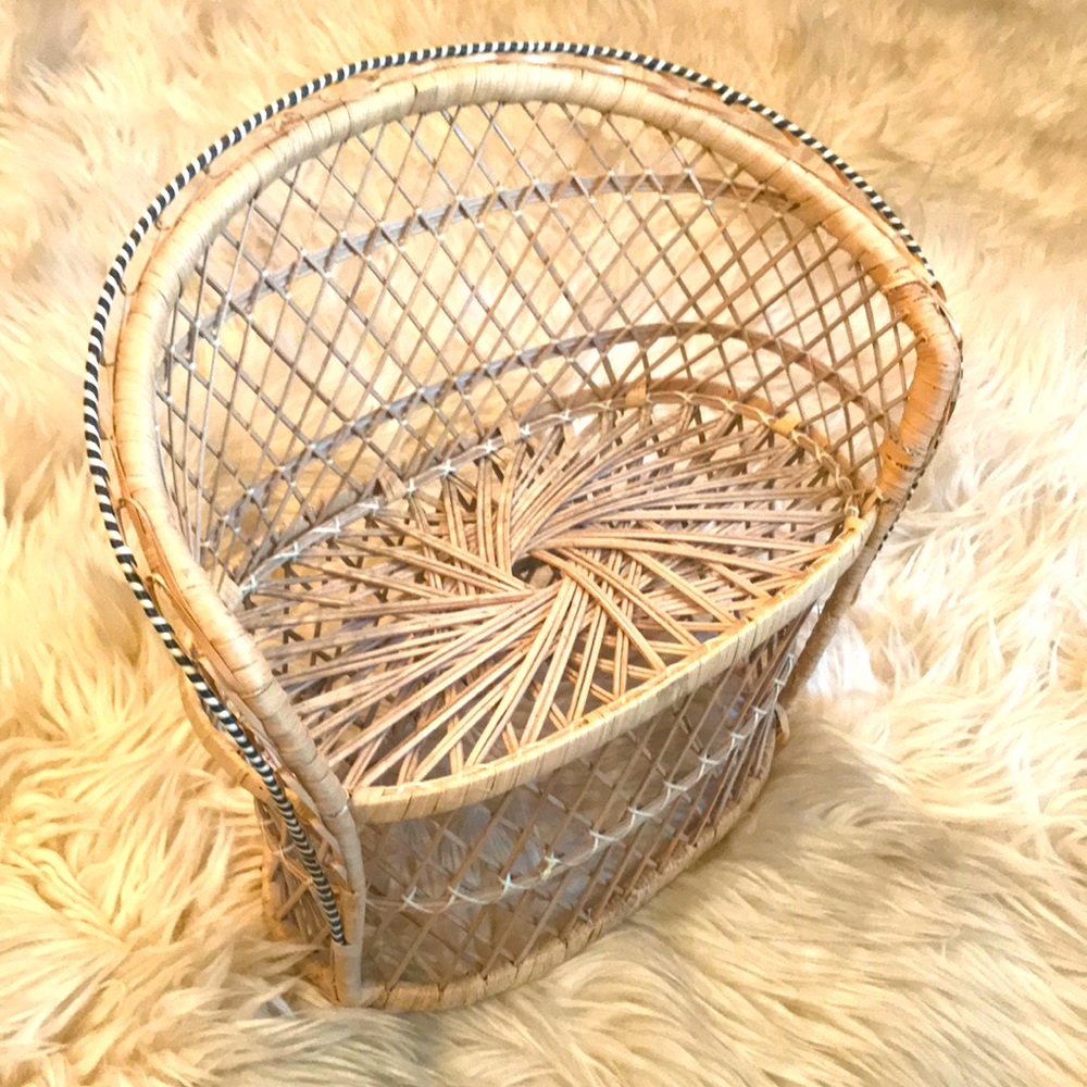 Vintage Plant Stand! 🪴🌵🍃